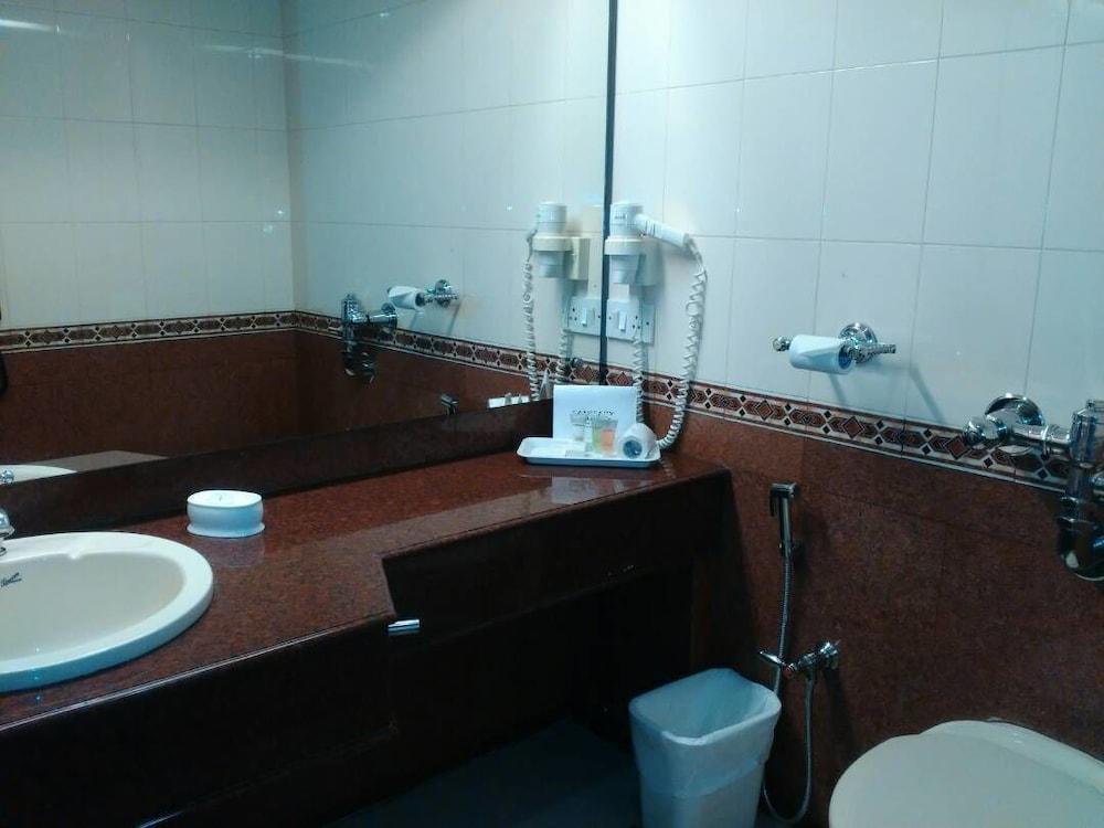 The Avenue Center Hotel Kochi Eksteriør billede