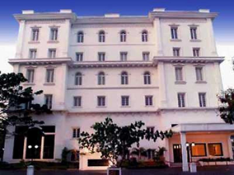 The Avenue Center Hotel Kochi Eksteriør billede
