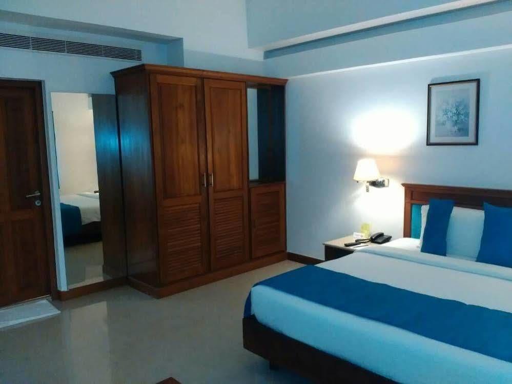 The Avenue Center Hotel Kochi Eksteriør billede